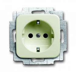 ABB Busch Duro Розетка с/з 16А 250В, с LED подсветкой,/Reflex SI, слоновая кость арт. 2013-0-5290