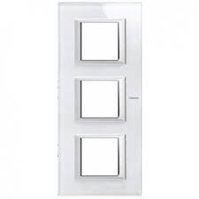 BT Axolute Whice Рамка 2+2+2 мод прямоугольная (надпись вертикально) арт. HA4802M3VSW