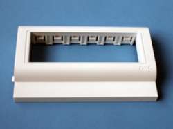 DKC Brava Рамка-суппорт под 6 модулей PDA-3BN 100 (рамка и суппорт) арт. 10653