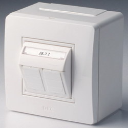 DKC Коробка в сборе с 2 розетками RJ45, кат.5е (телефон/ компьютер), коричневая арт. 10656B DKC Коробка в сборе с 2 розетками RJ45, кат.5е (телефон/ компьютер), коричневая арт. 10656B