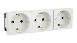 DKC Тройная розетка Viva белая арт. 45003