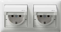 Gira S-55 Бел глянц Розетка 2-я с/з,с крышкой, компл. уплотнителей, IP 44 арт. 115803