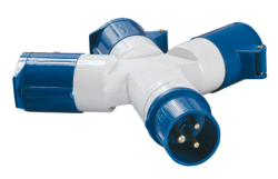 IEK Адаптер трехлучевой TS1013 2Р+РЕ 16А 250В IP44 арт. PAS31-016-3