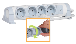 Legrand "Комфорт" Удлинитель 4 розетки с/з,шнур 1,5м., 3500W, фиксируемый поворотный блок арт. 694626