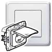 Legrand Cariva Бел Розетка с/з IP44 арт. 773645