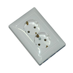 Legrand DIY Valena Алюм Розетка 2-ая с/з литая арт. 694335