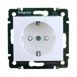 Legrand DIY Valena Бел Розетка 1-ая с/з с защитными шторками арт. 694269