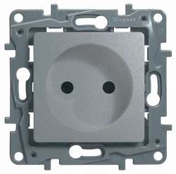 Legrand Etika Алюм Розетка б/з со шторками, винт. клем. арт. 672434