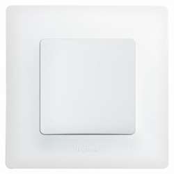 Legrand Etika Бел Переключатель 10А, винт. клем. арт. 672205