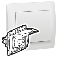 Legrand Galea Life Красный Розетка 1-ая с/з с механич блокировкой (использовать с 50299) арт. 771029