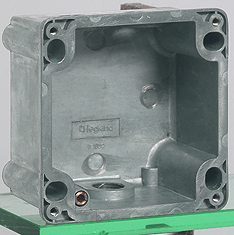 Legrand Hypra Коробка с одним ответстием под сальник Prisinter IP 44/55 2К+З 16 А металл арт. 052059