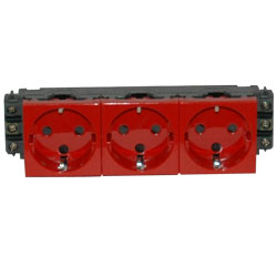 Legrand Mosaic Красная розетка с/з 3-ая 6М для кабель-каналов с мех. блок. арт. 077623