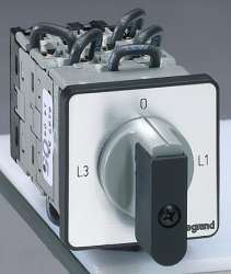 Legrand Переключатель электроизмерительных приборов для амперметра PR 12 9 контактов 3 ТТ крепление на дверце арт. 027535