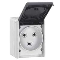 Legrand Plexo Серый Розетка с/з с крышкой, 2К+З 32А,230В,винтовой зажим, накладная, в сборе IP55 арт. 055872