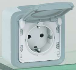 Legrand Plexo Серый Розетка с/з с крышкой, винтовой зажим, накладная, в сборе IP55 арт. 069733