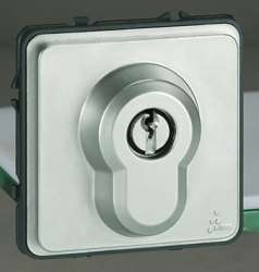 Legrand Soliroc Выключатель с ключом 2-позиционный IP55 арт. 077874