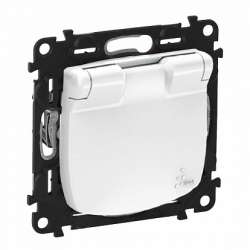 Legrand Valena ALLURE Бел Розетка с/з 1-ная, со шторками, с крышкой IP44 арт. 755204