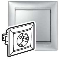 Legrand Valena Алюминий Розетка. 2к+З моноблок арт. 770219