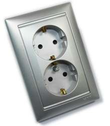 Legrand Valena Алюминий Розетка 2-ая с/з литая арт. 770100