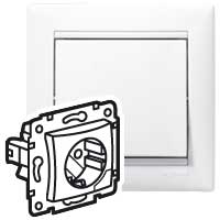 Legrand Valena Бел Розетка 1-ая с/з литая (с выталкивателем) арт. 774394