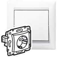 Legrand Valena Бел Розетка 1-ая с/з с защитными шторками арт. 774421