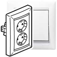 Legrand Valena Бел Розетка 2-ая с/з литая арт. 774400