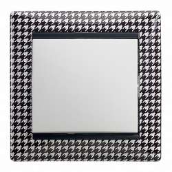 Legrand Valena Гусиные лапки Рамка 1-ая арт. 770420