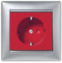 Legrand Valena Красный Розетка 1-ая с/з с блокировкой (необх ключ 50299) арт. 774327