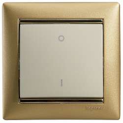 Legrand Valena Крем Выключатель 1-клавишный 2-х полюсный, 16A арт. 774104