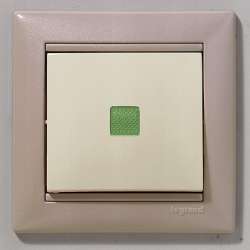 Legrand Valena Крем Выключатель 1-клавишный с подсветкой арт. 774310