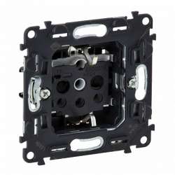 Legrand Valena Мех IN'MATIC Розетка с/з, со шторками, винт.зажим арт. 753029