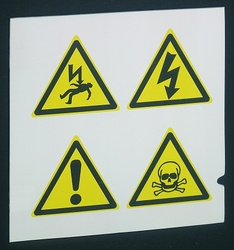 Legrand Заготовка этикеток Logicab 2 пластиковая жёсткая самоклеющаяся табличка 50x50 с предостерегающими треуг. знаками арт. 038704