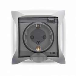 SE Дуэт Серебро Розетка с/з с защитными шторками с крышкой IP44, в сборе с рамкой арт. WDE000348