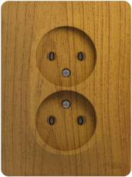 SE Glossa Дерево Дуб Розетка 2-я б/з (в сборе с рамкой) арт. GSL000520