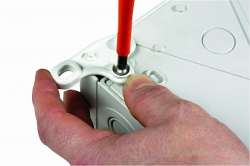 SE Комплект 4-х монтажных проушин TBS IP67 арт. NSYAEFTB