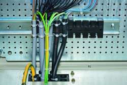 SE Sarel Держатель для кабелей Ш140 пластик арт. NSYSCCDINLG140