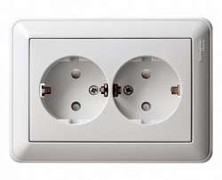 SE Wessen 59 Бел Розетка 2-ая с/з с защитными шторками (в сборе, с рамкой) арт. RS16-255-18