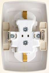 SE Wessen Рондо Бел Розетка 2-ая б/з с защитными шторками 16А (в сборе) арт. RS16-225-BI