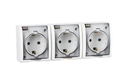 Simon 15 Aqua Белая Розетка 3-ая с/з с крышкой наружная, IP54 арт. 1594437-030