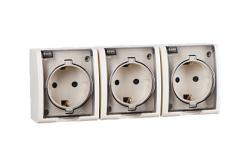 Simon 15 Aqua Бежевая Розетка 3-ая с/з с крышкой с защитными шторками наружная, IP54 арт. 1594447-031