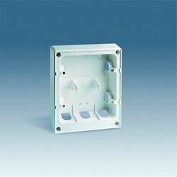 Simon 27 Белая Коробка монтажная для рамки 27852, 250х150х40мм арт. 27862-35 Simon 27 Белая Коробка монтажная для рамки 27852, 250х150х40мм арт. 27862-35