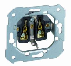 Simon 75 Мех Розетка двухполюсная 2P+E с заземлением, 16А 250В, винт. зажим арт. 75432-39