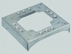 Simon Connect Алюминий Цоколь для соед. напольного кабель-канала с 3 перфорациями 85x18мм и 1 вырезом 130х18мм арт. KTA813-8