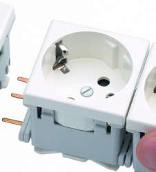 Simon Connect Белая Розетка 2к+з Schuko 45х45мм, быстрое соединение арт. K11-9