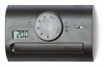 FINDER Комнатный термостат; питание 3В DС; 1СО 5А; монтаж на стену; поворотная ручка, переключатель ДЕНЬ/НОЧЬ; дисплей; цвет черный(арт.1T4190032000)